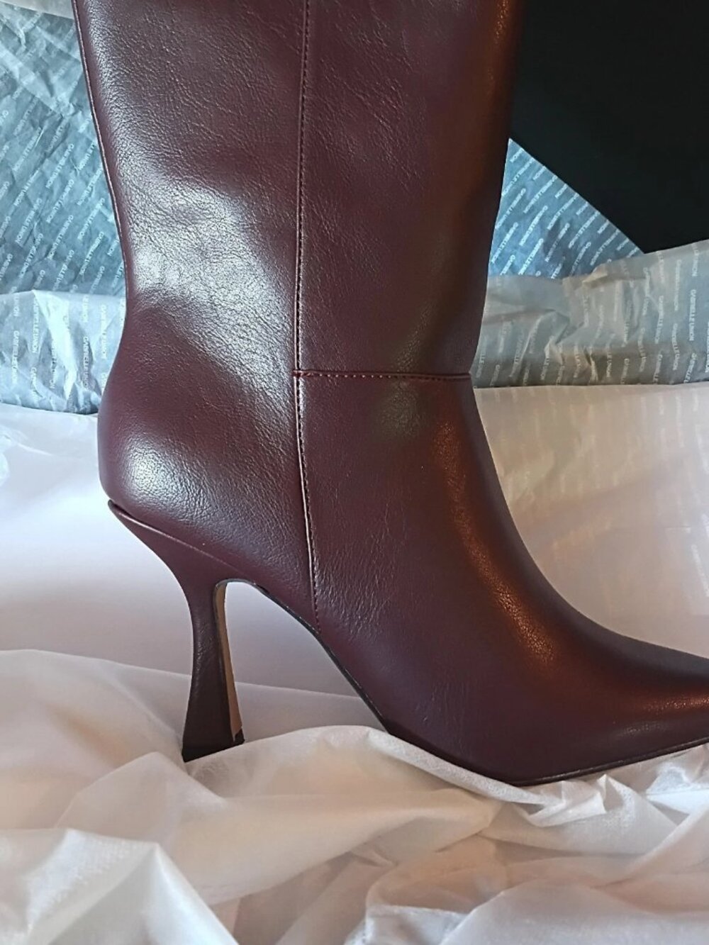 Gabrielle Union Burgundy Tall Shaft Knee High Boots Women's Size 9 New In Box - Picture 3 of 7